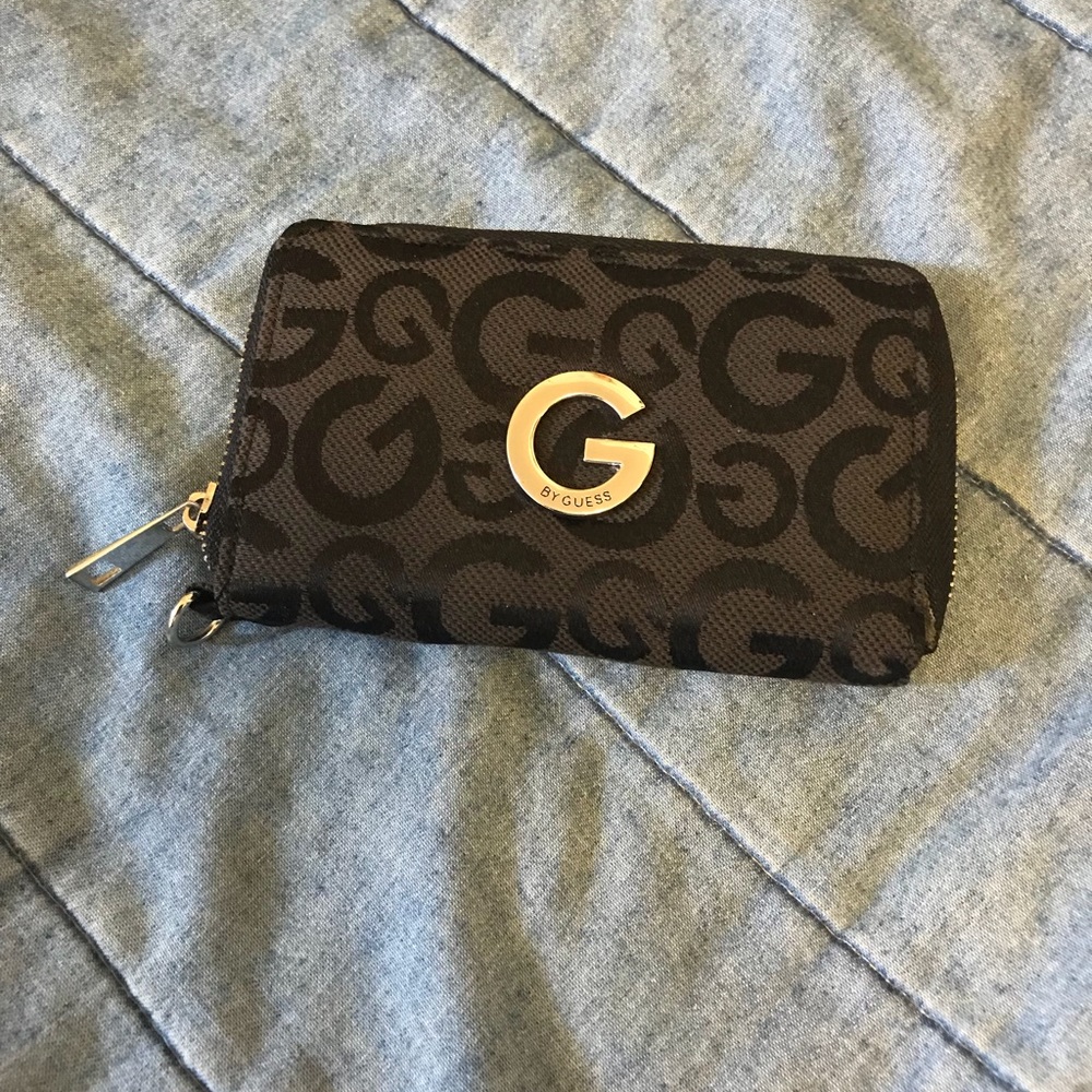 GUESS Wallet